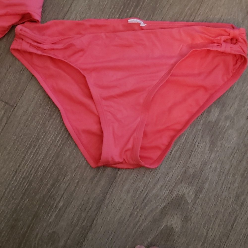 Bikini - Picture 4 of 5